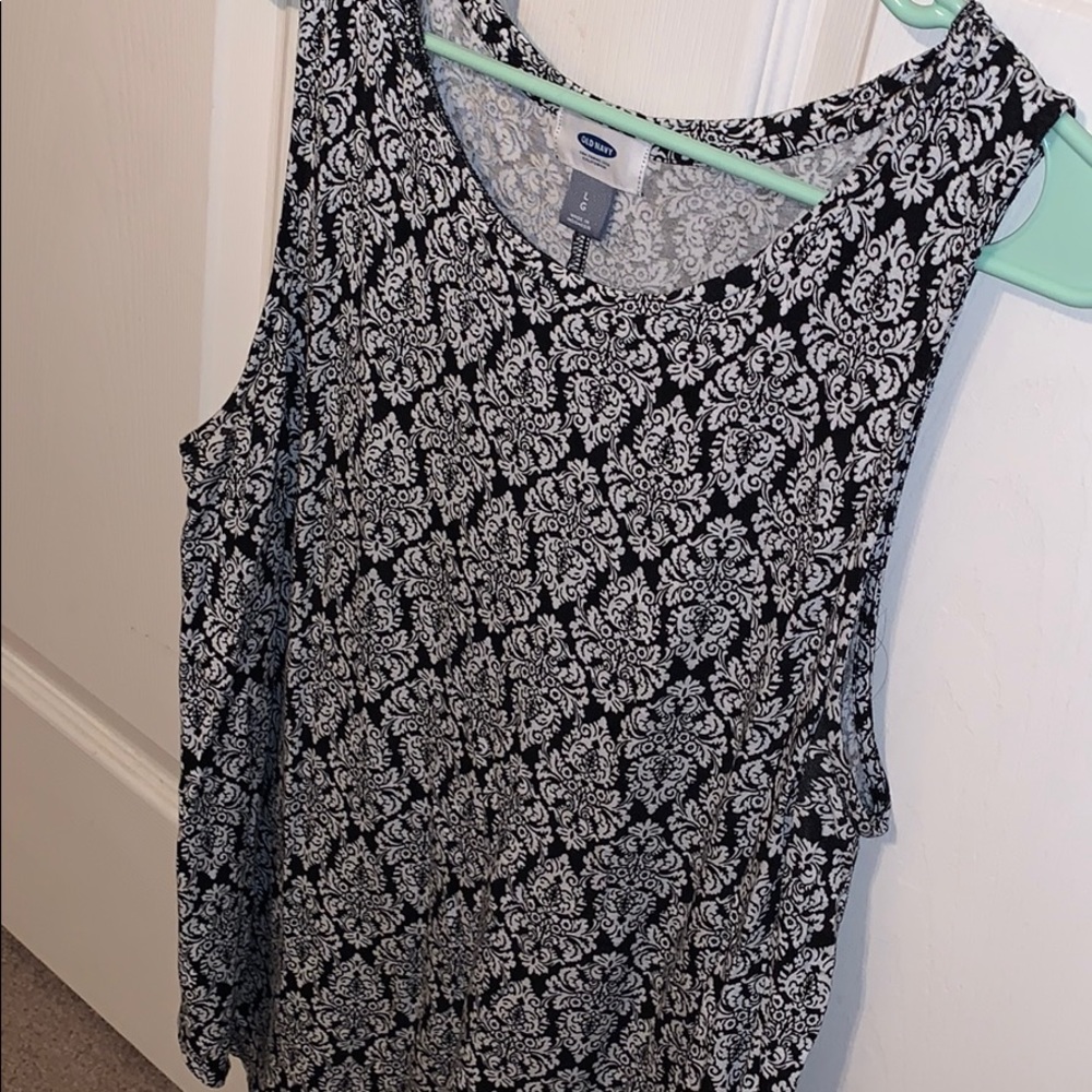 🌻Black and White Floral Tank🌻
